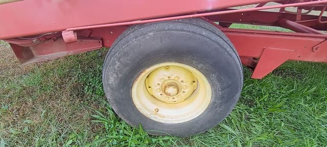 Image of New Holland 1012 equipment image 3