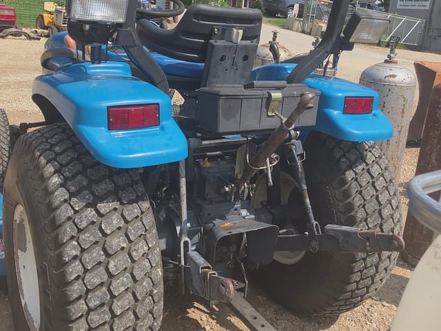 Image of New Holland Boomer 1030 equipment image 3