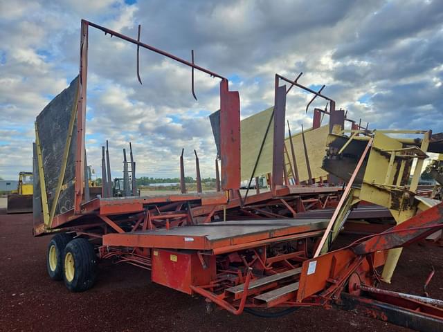 Image of New Holland 1032 equipment image 3