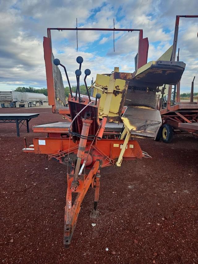 Image of New Holland 1032 equipment image 2