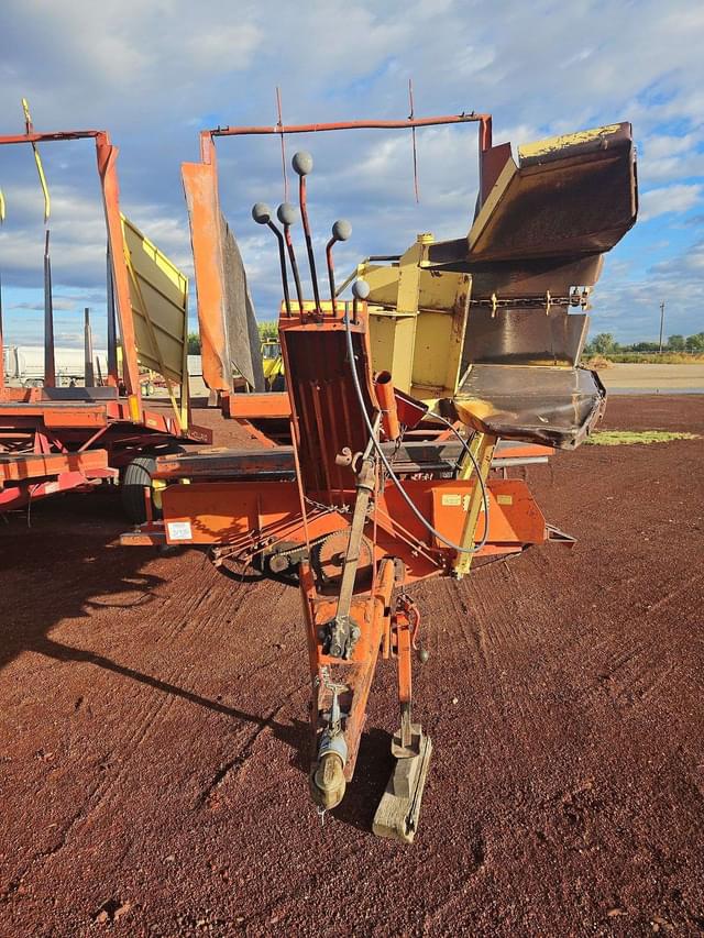 Image of New Holland 1032 equipment image 2