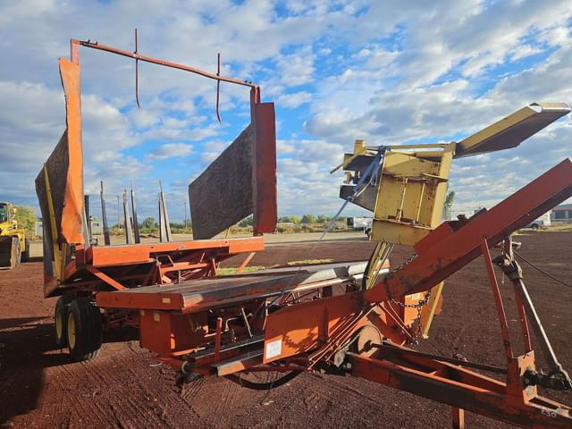 Image of New Holland 1032 equipment image 3