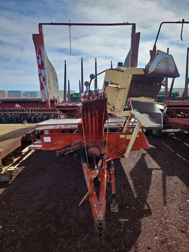 Image of New Holland 1032 equipment image 1