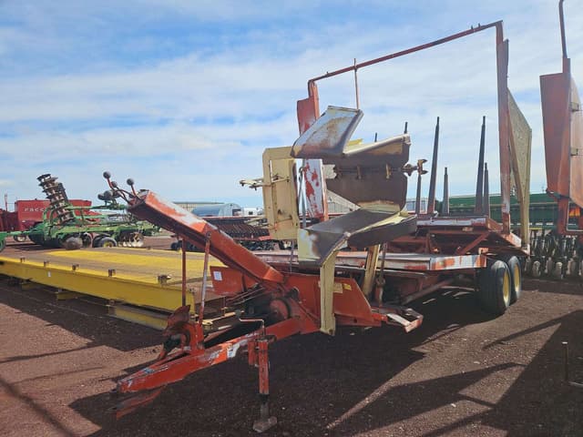 Image of New Holland 1032 equipment image 2