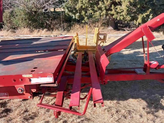 Image of New Holland 1033 equipment image 4