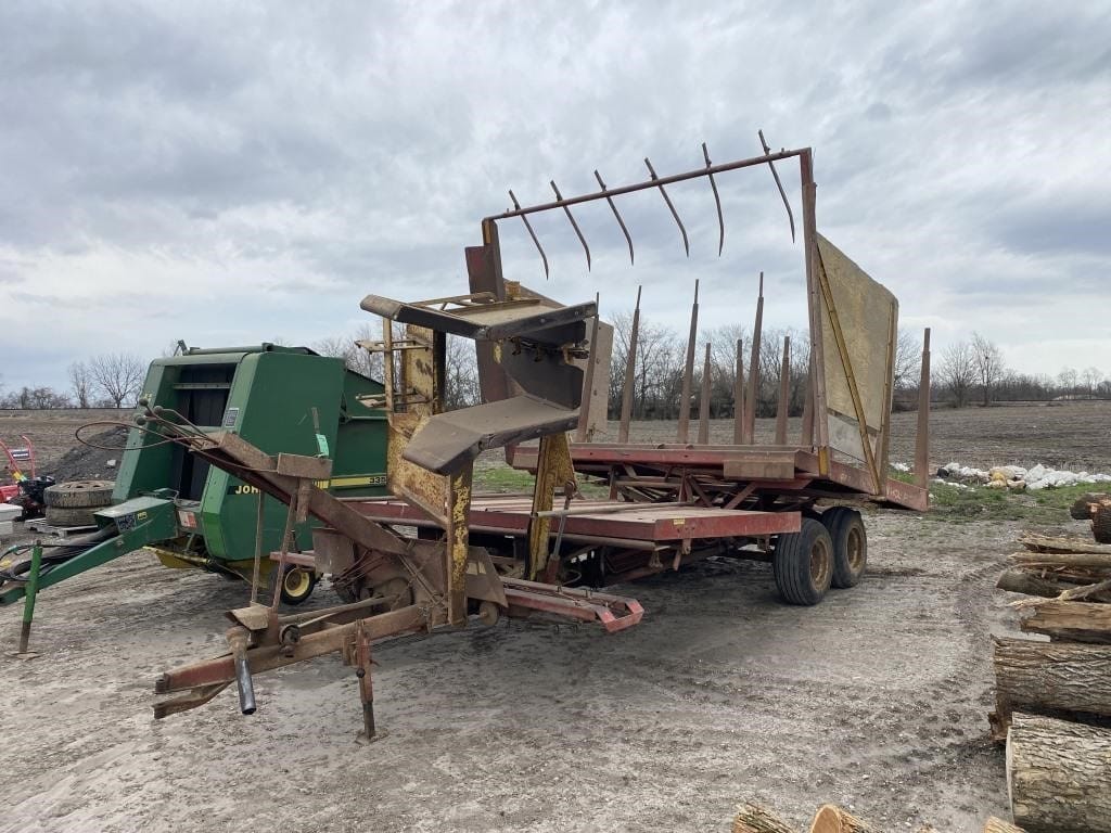 New Holland 1033 Equipment Image0