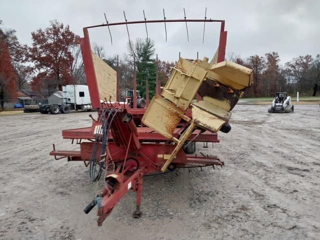 Image of New Holland 1033 equipment image 1