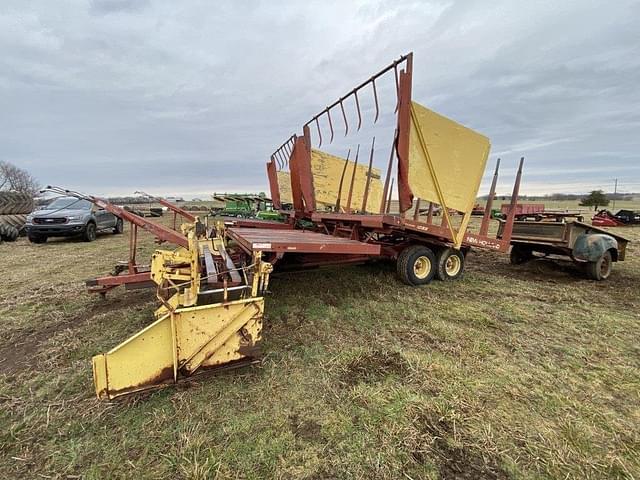 Image of New Holland 1033 equipment image 3