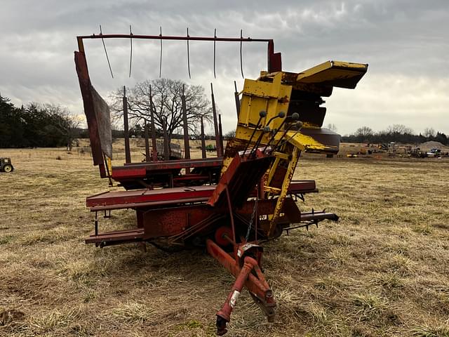 Image of New Holland 1033 equipment image 2