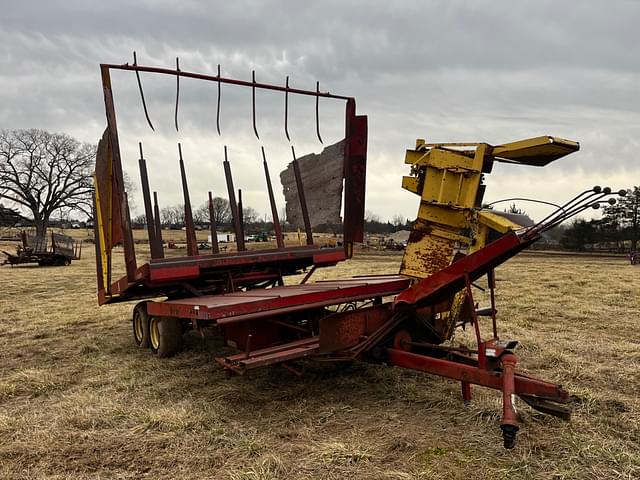 Image of New Holland 1033 equipment image 3