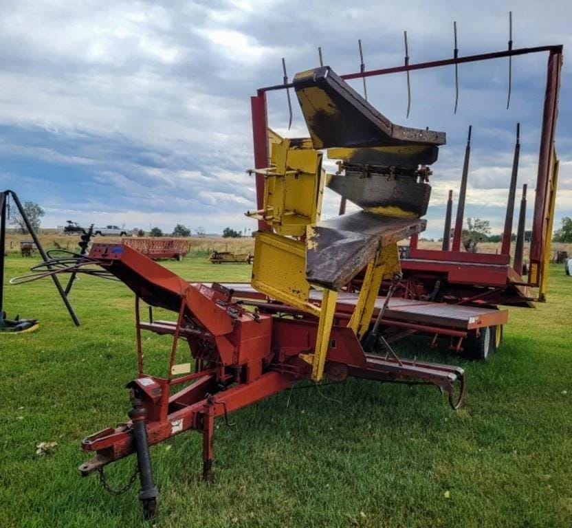 New Holland 1037 Equipment Image0