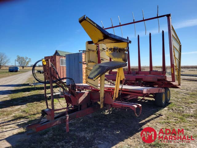 Image of New Holland 1038 equipment image 1