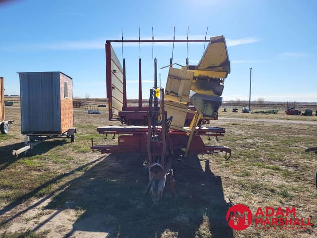 Image of New Holland 1038 equipment image 4