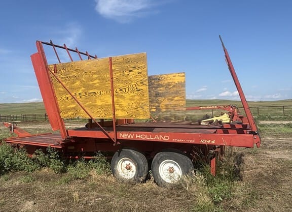 New Holland 1044 Equipment Image0