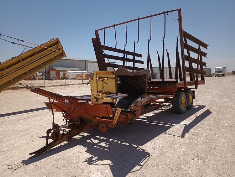 New Holland 1044 Equipment Image0