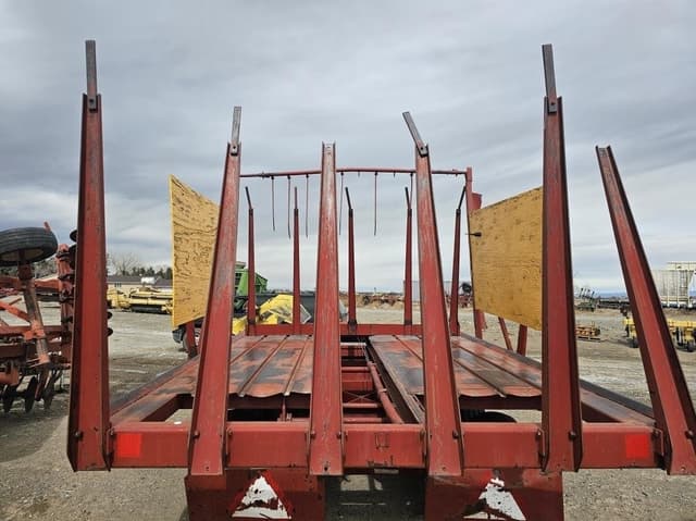 Image of New Holland 1044 equipment image 4