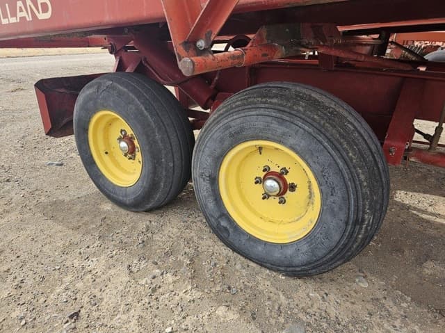 Image of New Holland 1044 equipment image 2