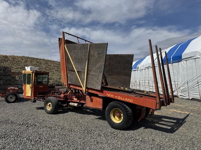Image of New Holland 1048 equipment image 4