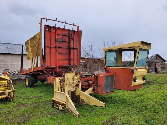New Holland 1048 Equipment Image0