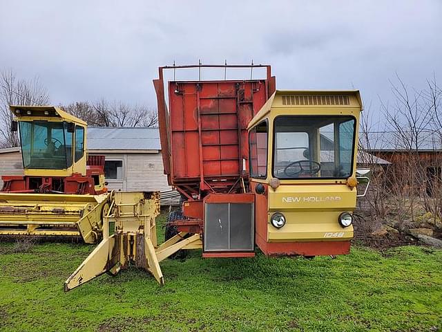 Image of New Holland 1048 equipment image 1