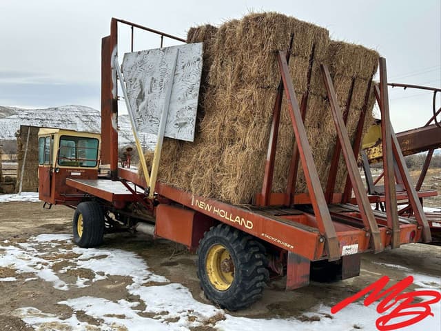 Image of New Holland 1048 equipment image 2