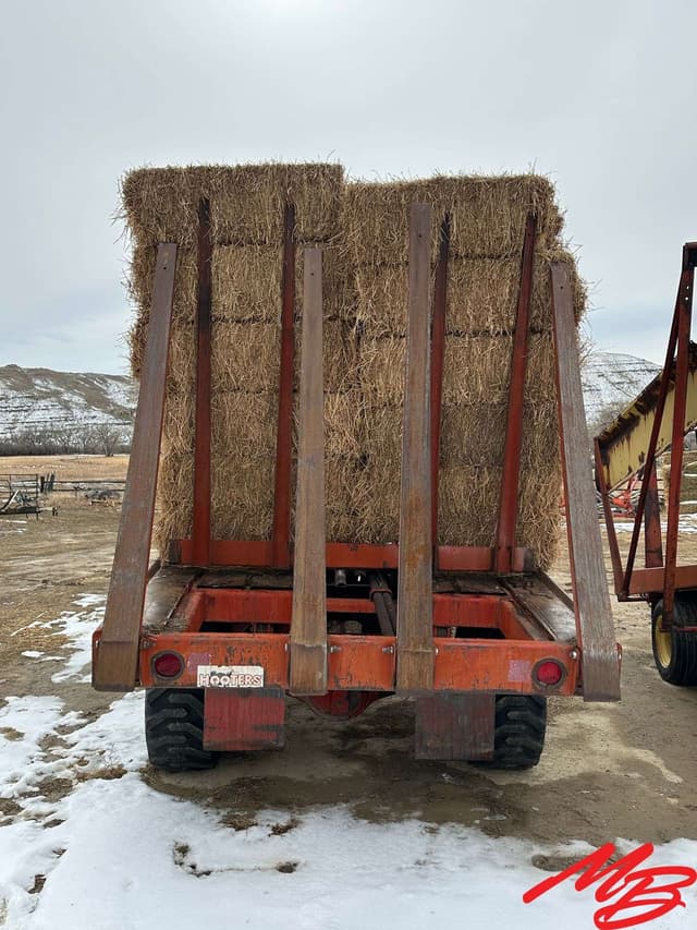 Image of New Holland 1048 equipment image 3