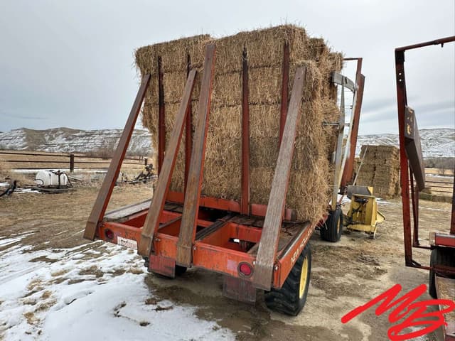 Image of New Holland 1048 equipment image 4