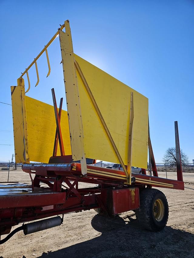 Image of New Holland 1048 equipment image 4