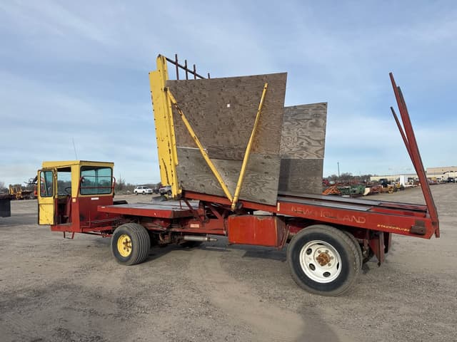 Image of New Holland 1048 equipment image 2