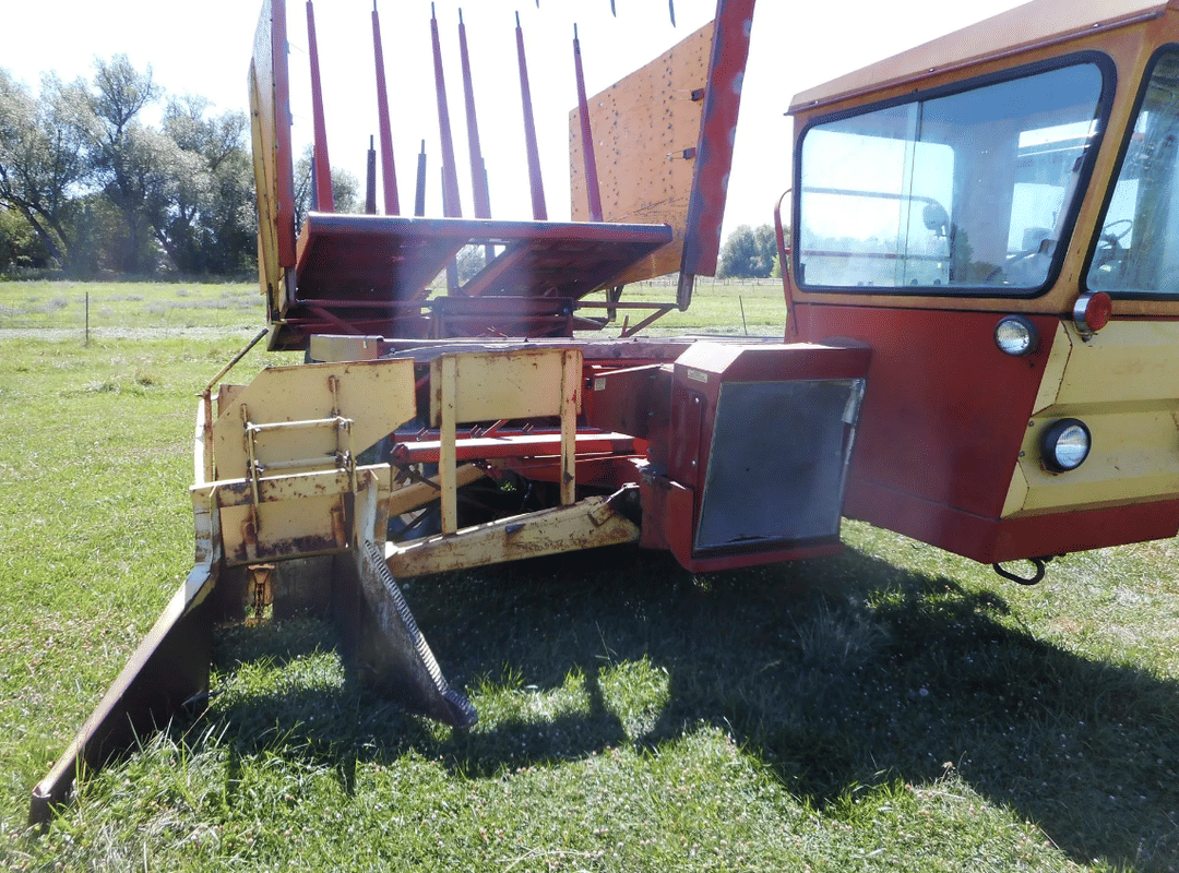 Image of New Holland 1049 Image 1