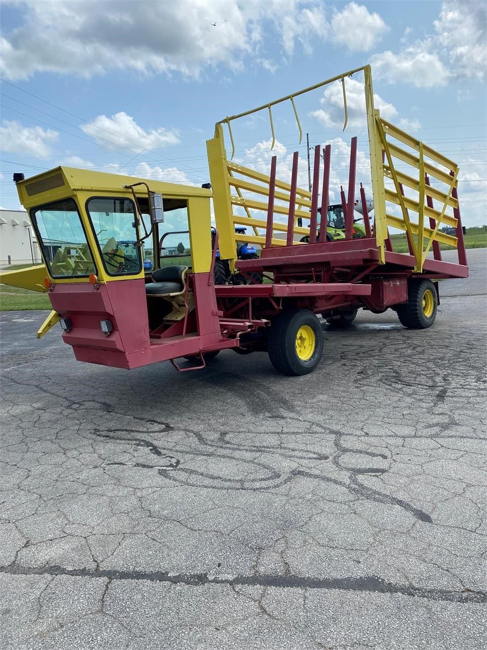 New Holland 1049 Equipment Image0