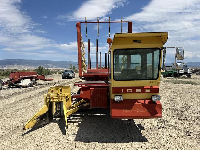 Image of New Holland 1068 equipment image 1