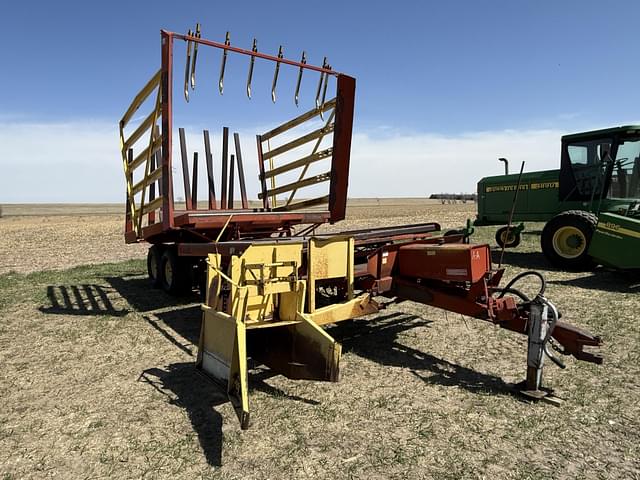 Image of New Holland 1068 equipment image 3