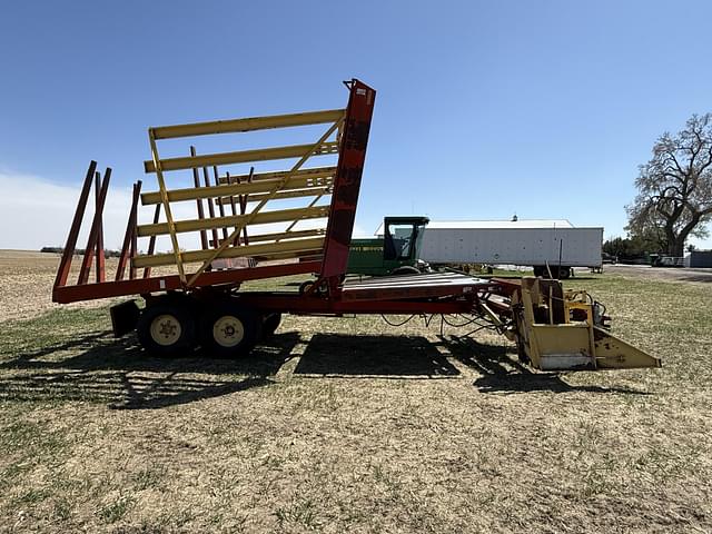 Image of New Holland 1068 equipment image 4