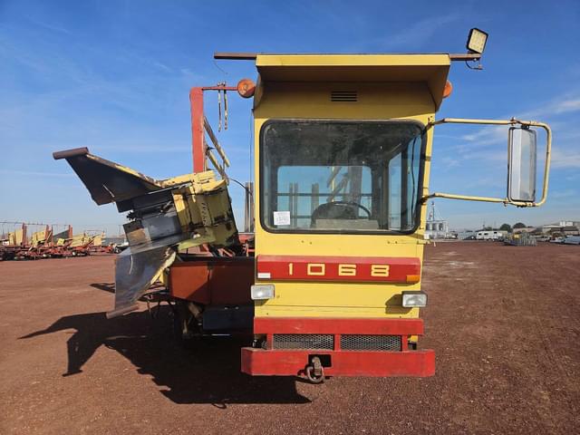 Image of New Holland 1068 equipment image 1