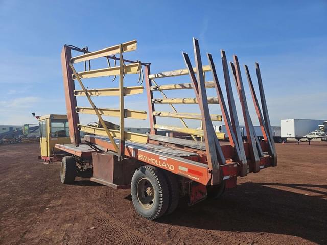 Image of New Holland 1068 equipment image 4