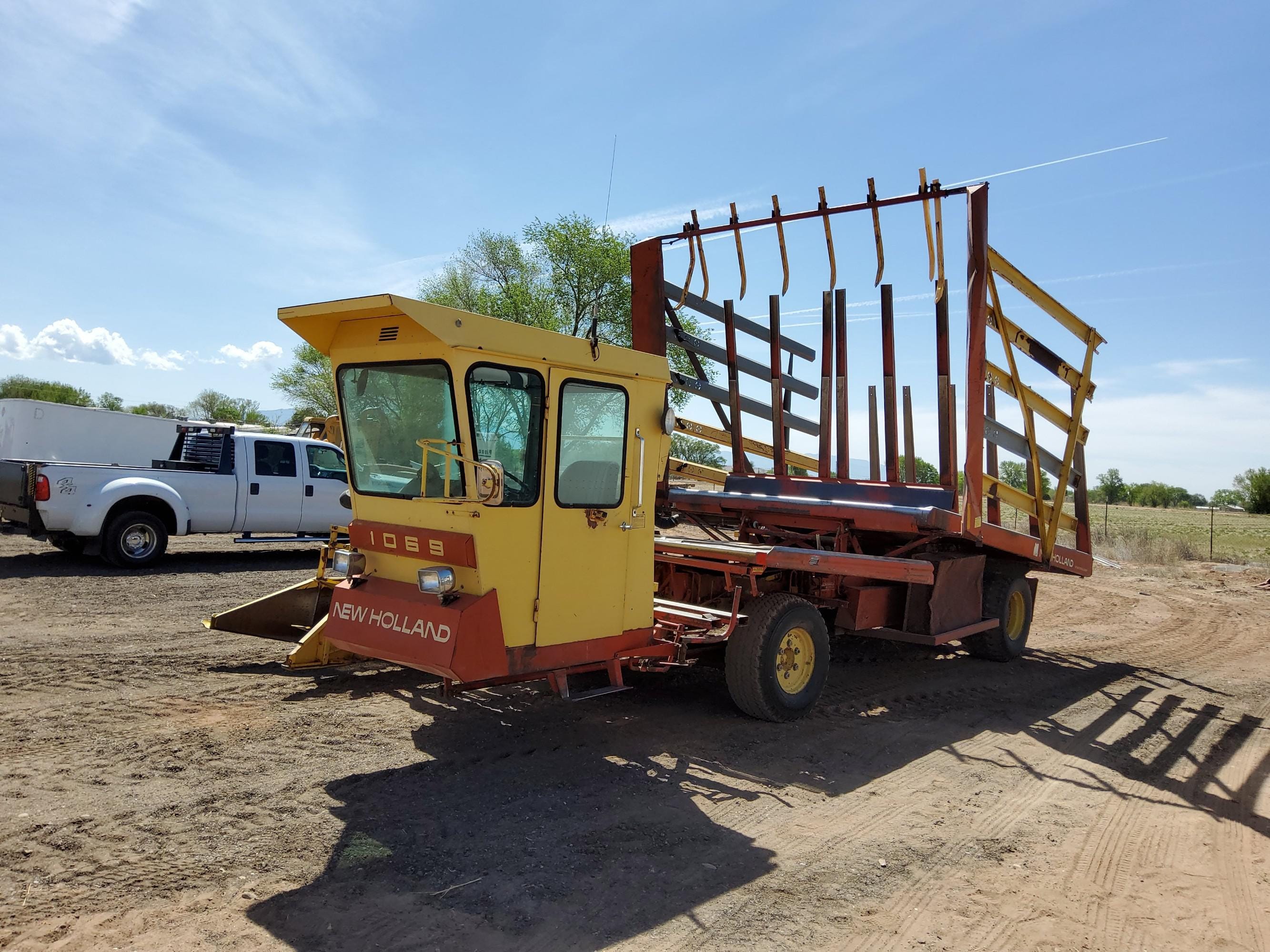 Main image New Holland 1069