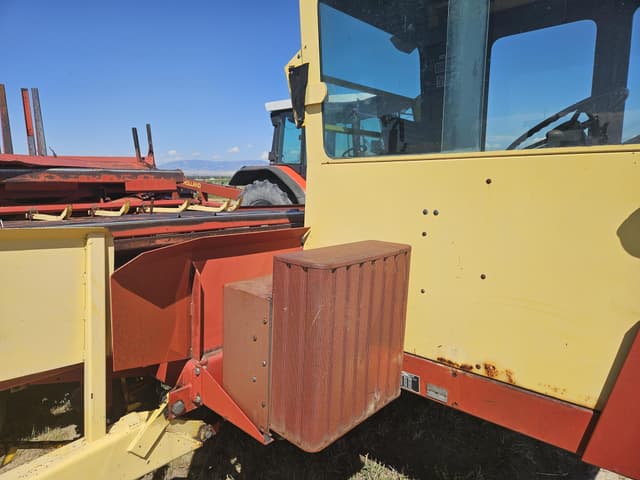 Image of New Holland 1069 equipment image 1