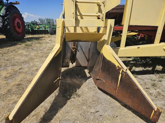 Image of New Holland 1069 equipment image 2