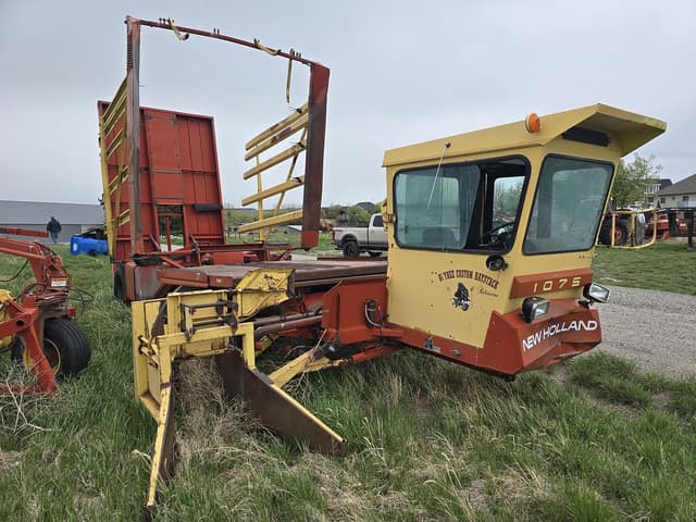 Image of New Holland 1075 equipment image 4