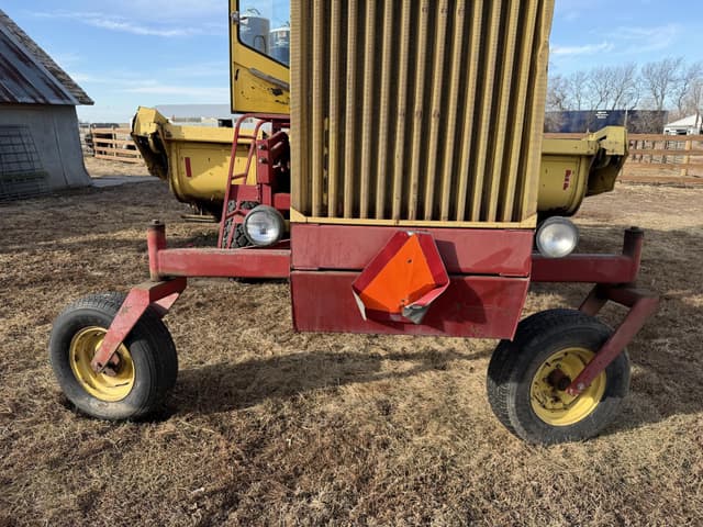 Image of New Holland 1100 equipment image 3