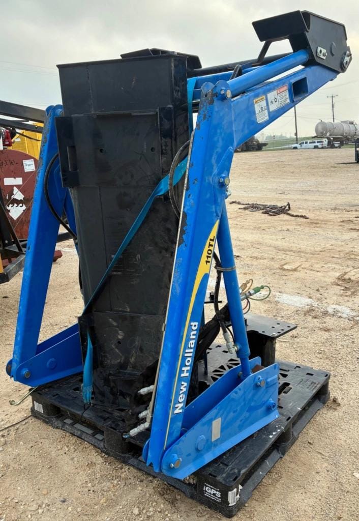 2015 New Holland 110TL Equipment Image0