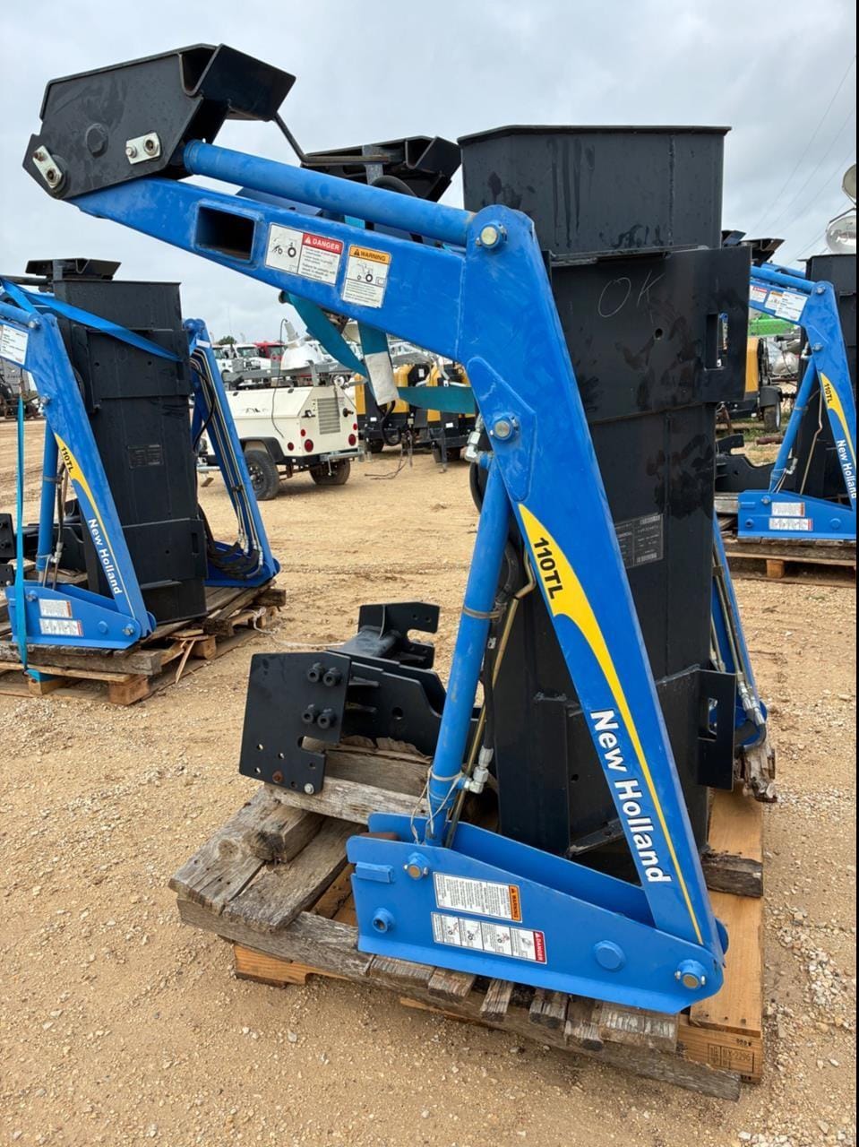 New Holland 110TL Equipment Image0