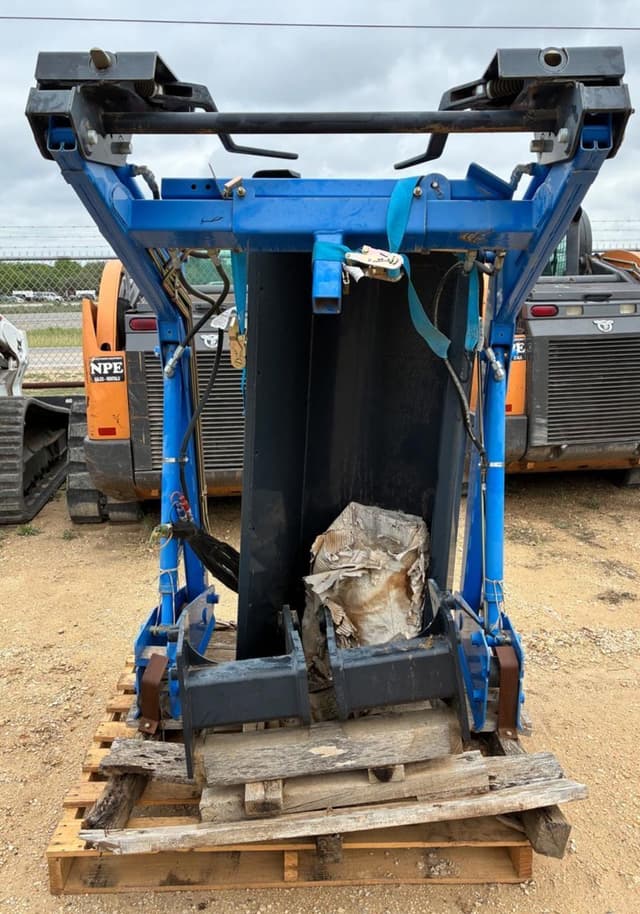 Image of New Holland 110TL equipment image 2