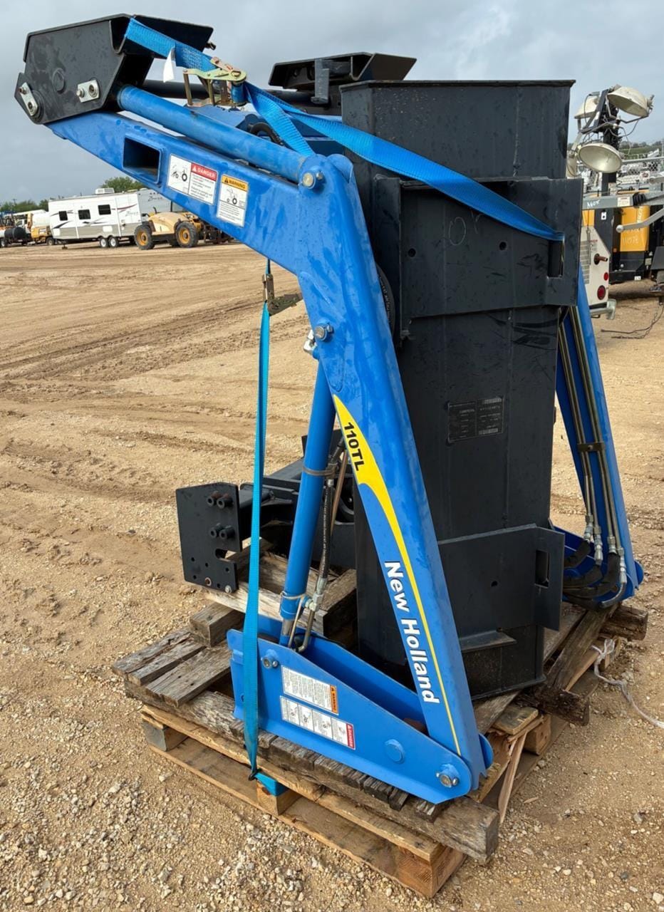 2015 New Holland 110TL Equipment Image0