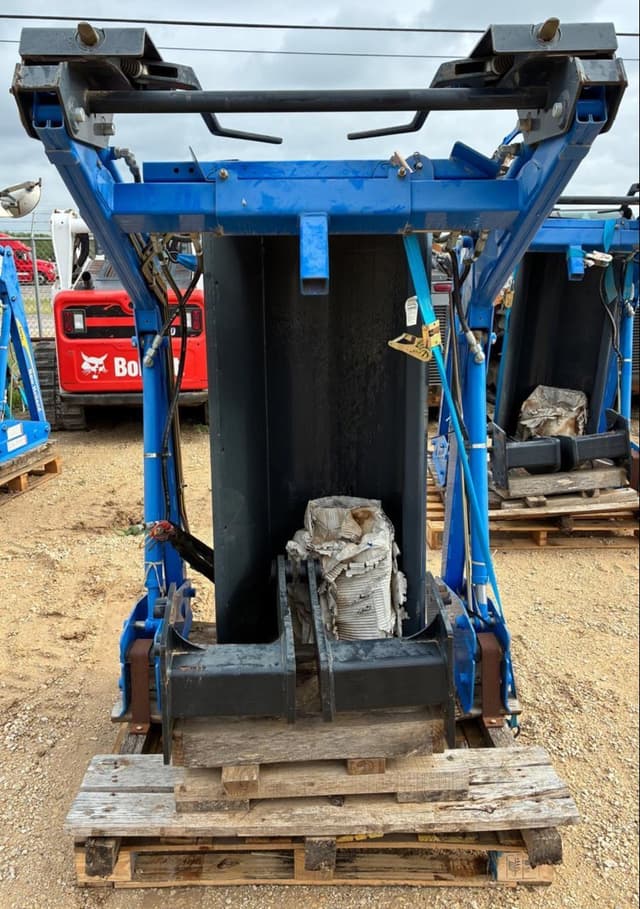 Image of New Holland 110TL equipment image 2