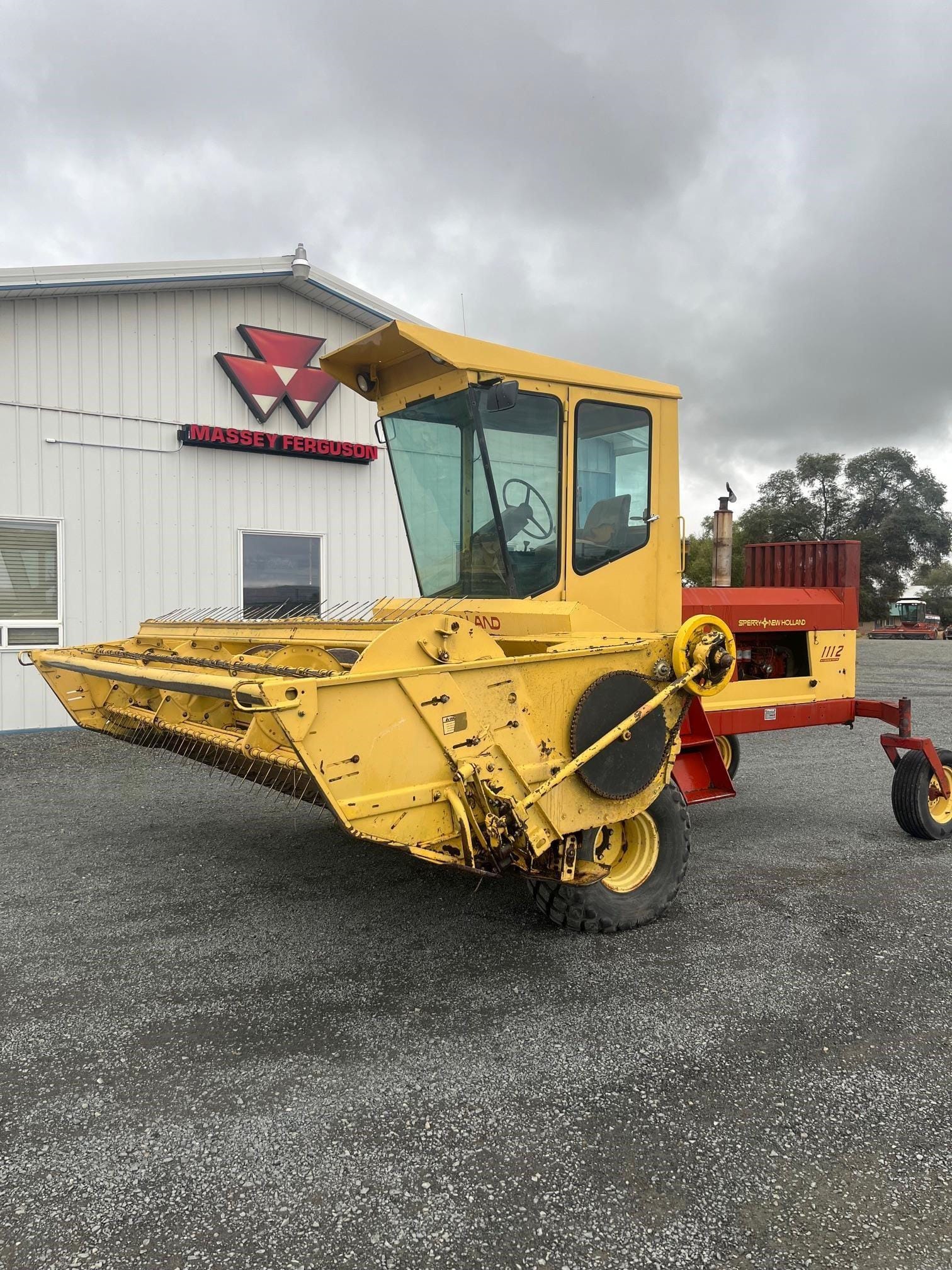 New Holland 1112 Equipment Image0