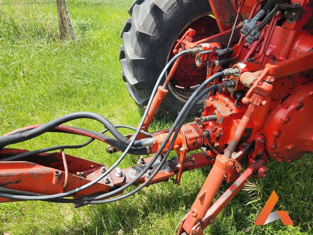 Image of New Holland 116 equipment image 3