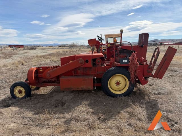 Image of New Holland 1282 equipment image 1