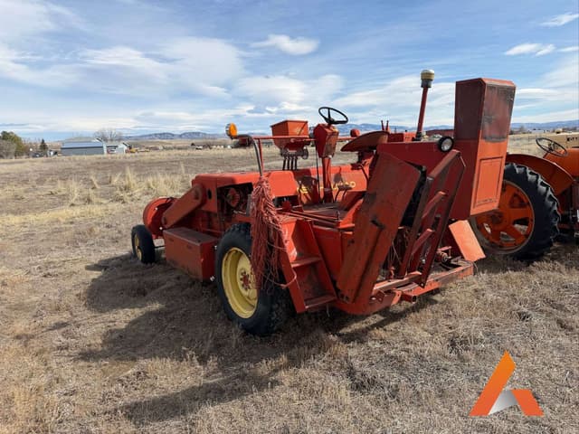 Image of New Holland 1282 equipment image 2